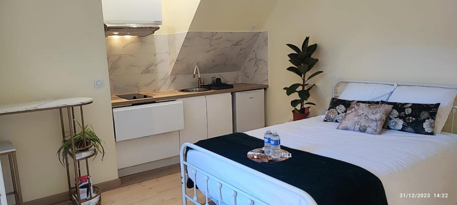 Le Cocoon Dore Poitiers Bagian luar foto